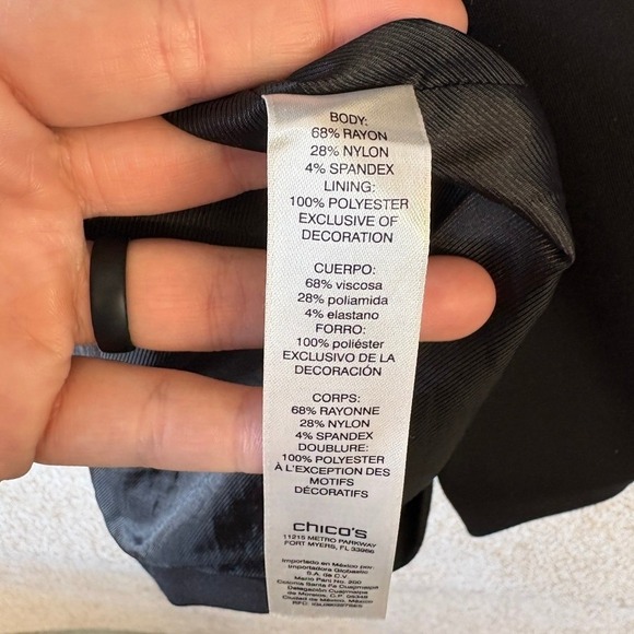 Chico's Black Blazer Jacket Size 8 Medium Gold Button Embroidered‎ Long - Picture 12 of 13